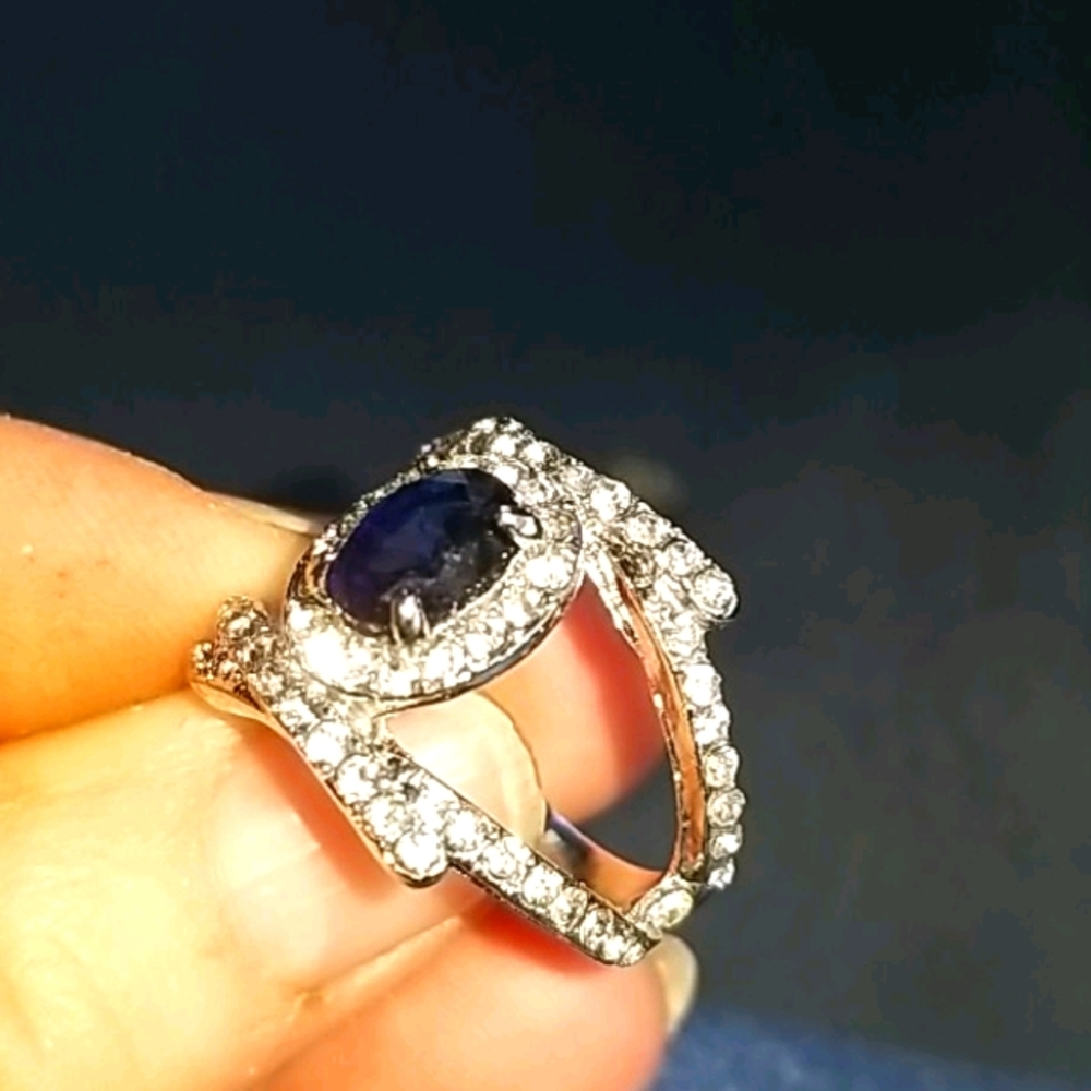 4 Pretty Rings - Picture 8 of 12